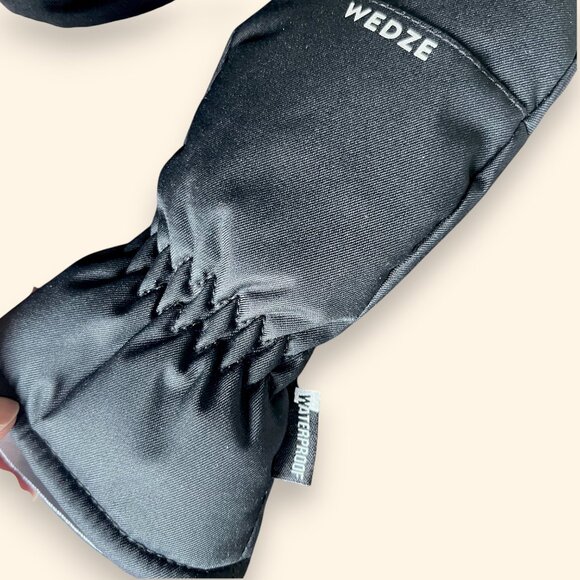 Wedze Kids Black Mittens | Waterproof Winter Gloves | Size Small - Picture 5 of 6